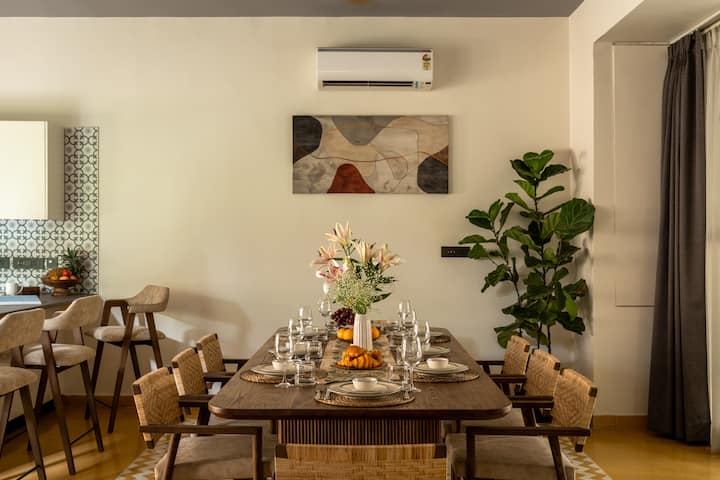 Dining area image 2