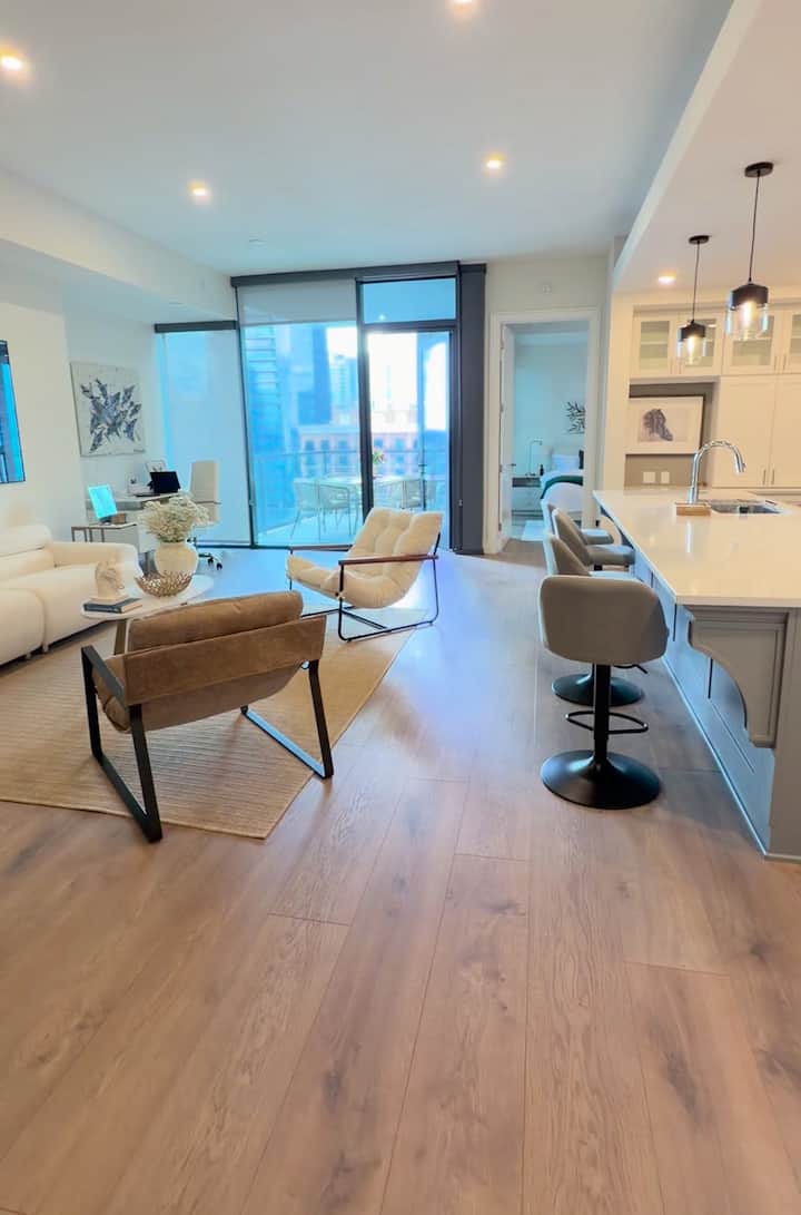 Skyline Balcony 2BR in Downtown Austin - Apartments for Rent in Austin ...