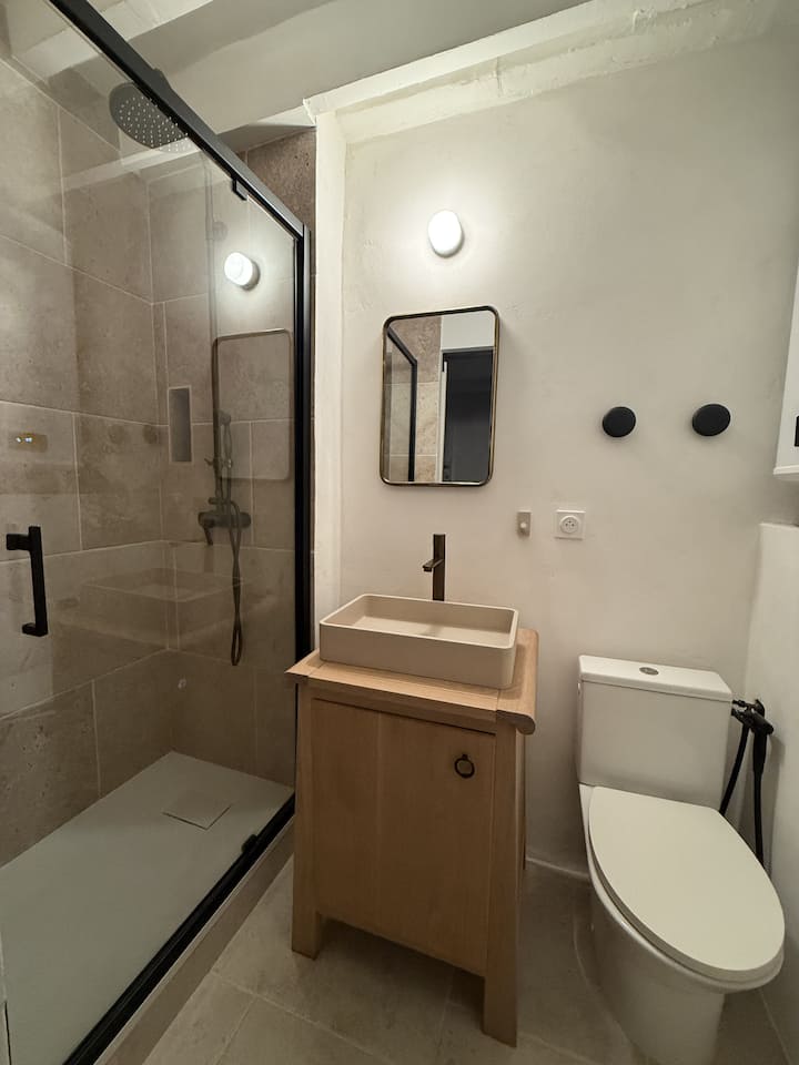 New, quiet studio close to public transport/calanques - Apartments for ...