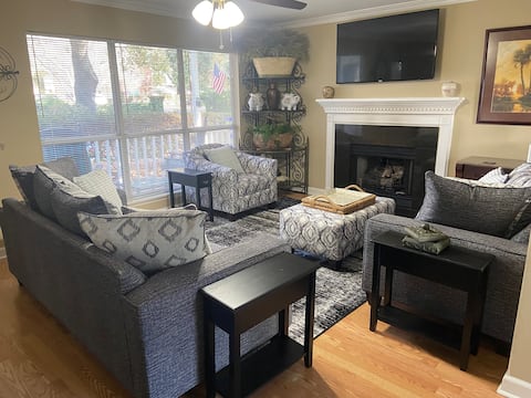 Top Airbnb: Spacious 2 BRs 2 Baths in Charleston