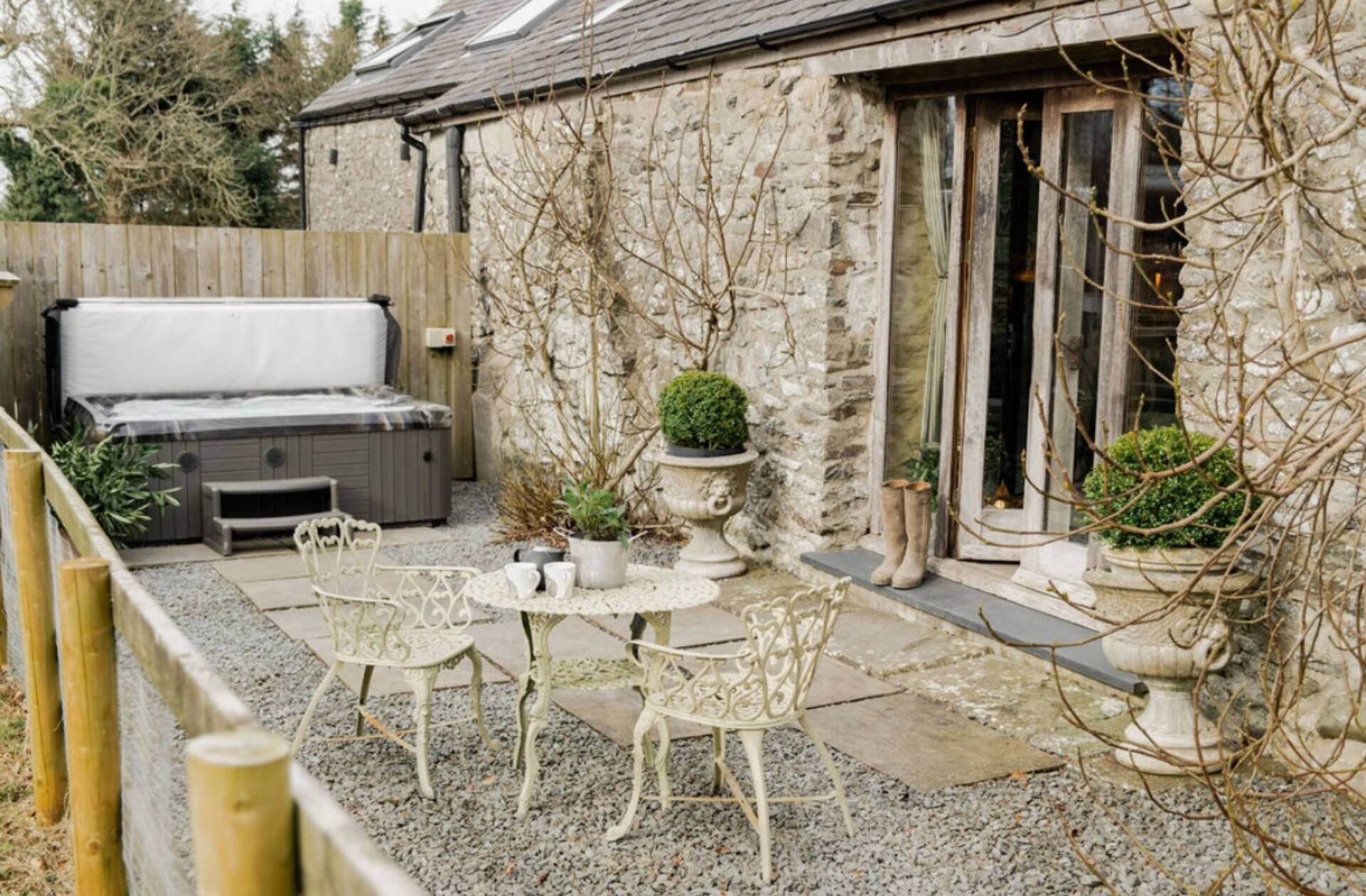 Glovers cottage private hot tub and super king