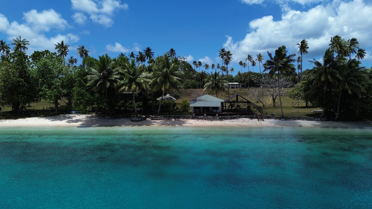 Beachfront studio with private beach access - Houses for Rent in ...