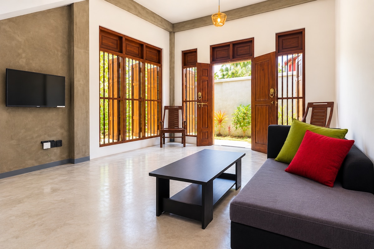 AC Room with TV Wi-Fi & Hot Water, Steps to Beach - Apartments for Rent ...