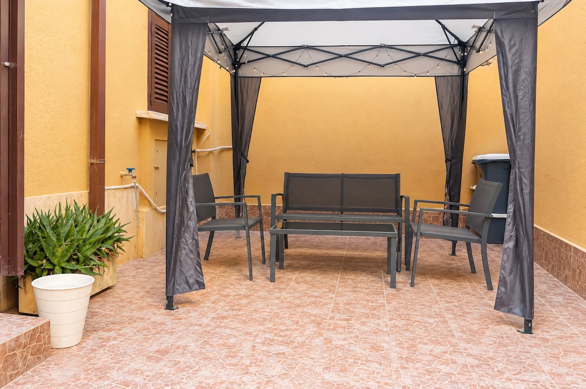 Studio, Private Entrance and Patio | Metro C - Apartments for Rent in ...