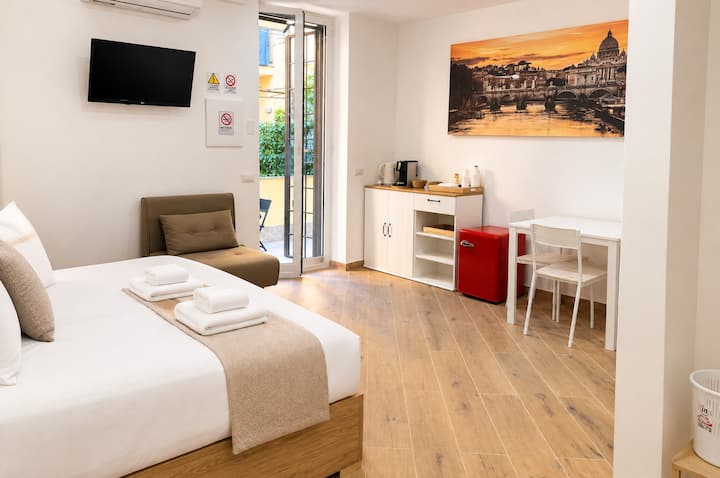 Studio, Private Entrance and Patio | Metro C - Apartments for Rent in ...