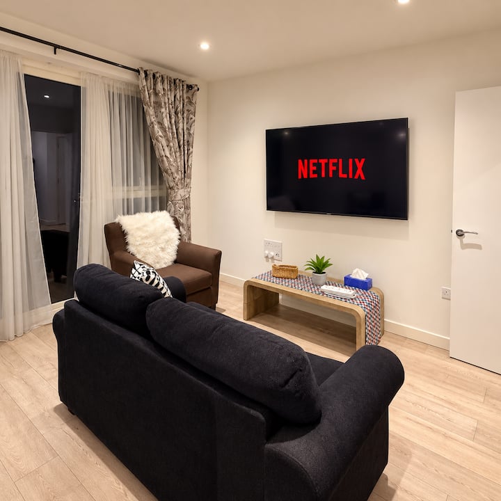 Sample Website Simple One Spacious 2BD Waterside with Free Parking & Balcony - Flats for Rent in ...