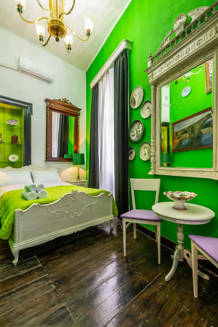 Habitación verde vintage | Ermou - Departamentos en renta en Atenas ...