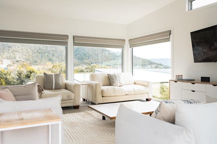 Large Rumpus Room Amaya - The Ultimate Family Home - Houses for Rent in Bicheno, Tasmania ...