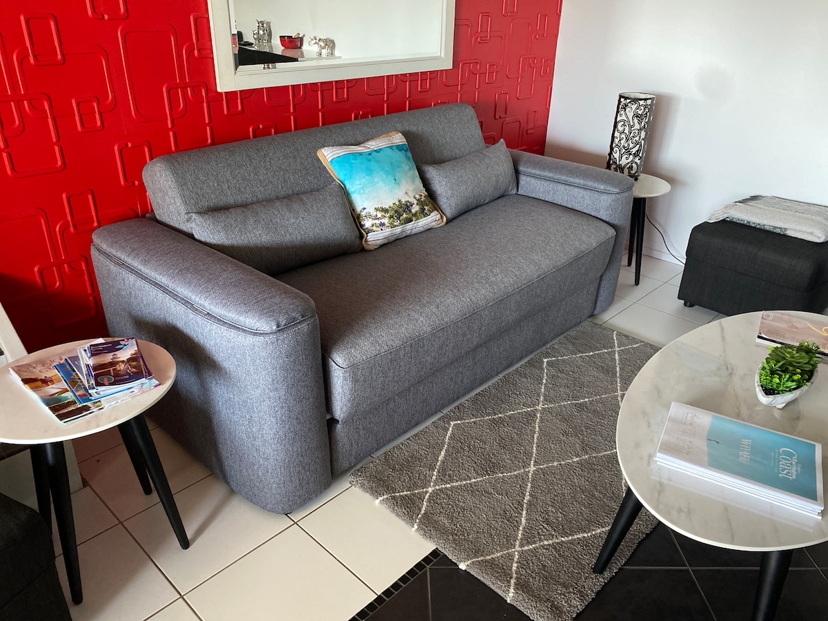 Successful Airbnb property: Self contained downstairs flat/apartment in Forster