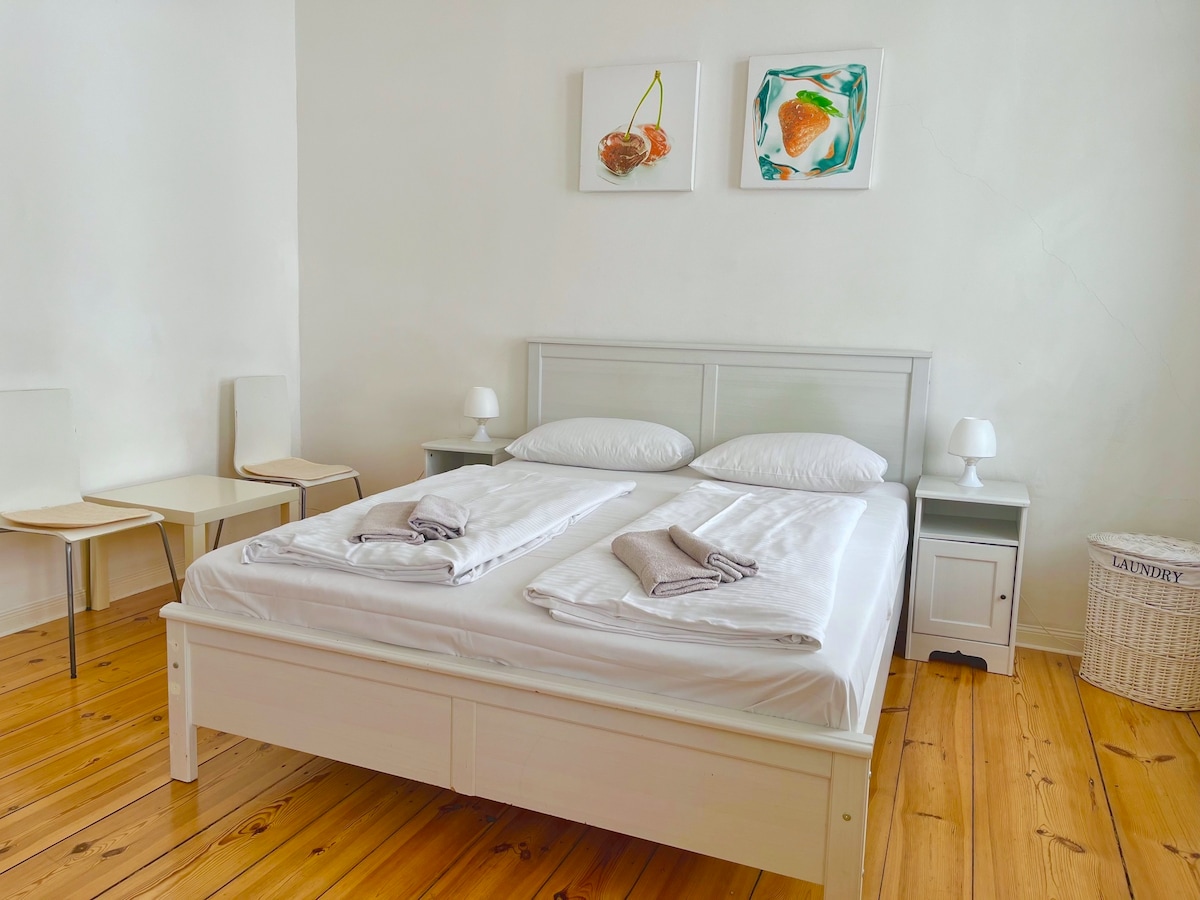 3 Room Apartment near the Zoologischer Garten - Guesthouses for Rent in ...