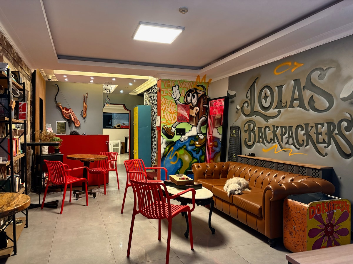 Lola Backpackers Hostel - Private Room for 3 in Istanbul, İstanbul ...