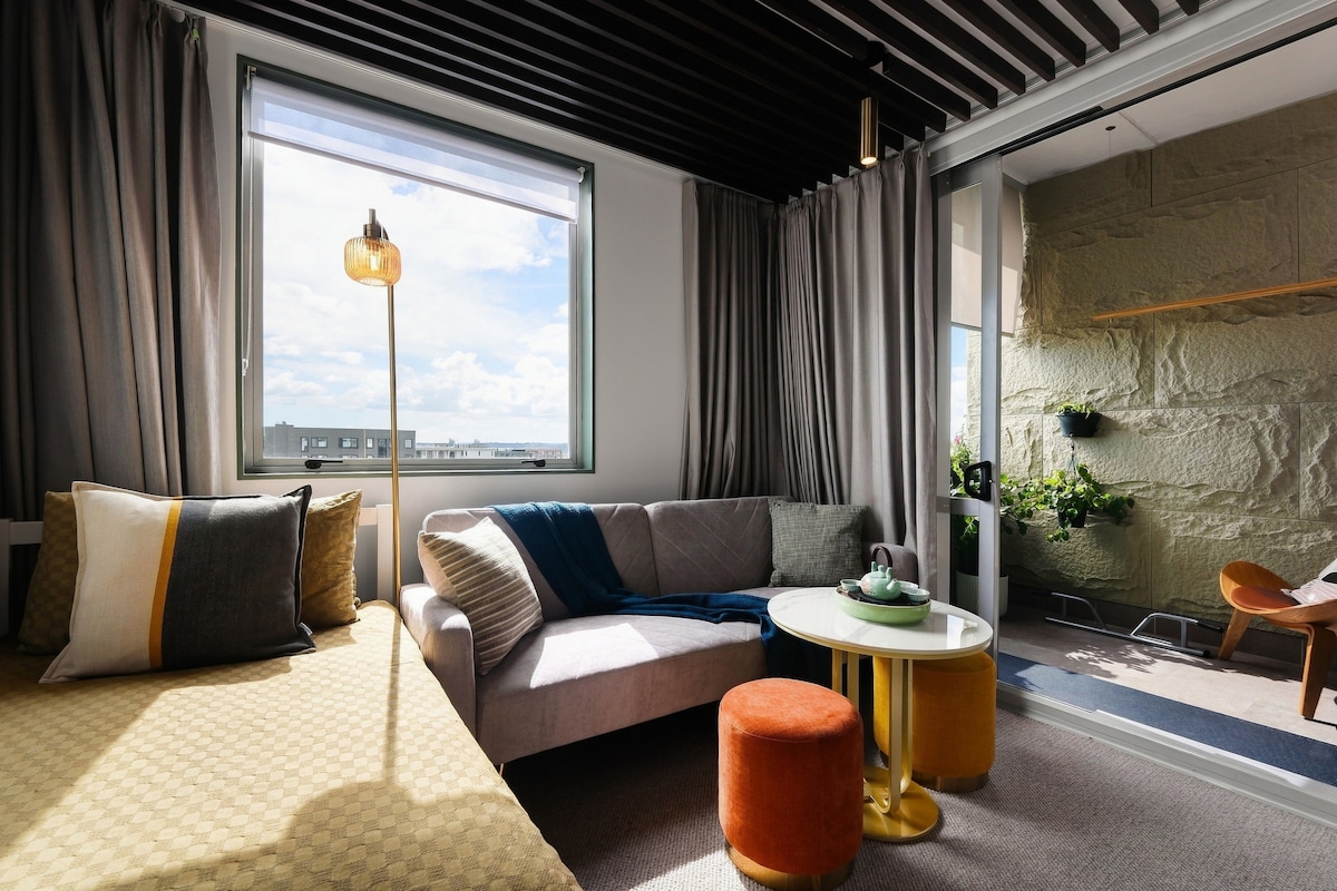 Stay Above CBD: Top Floor, Great Views - Apartments for Rent in ...