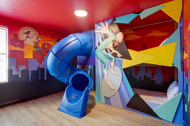 Ultimate Family Fun! Themed Rooms, Arcade & Pool - Houses for Rent in ...