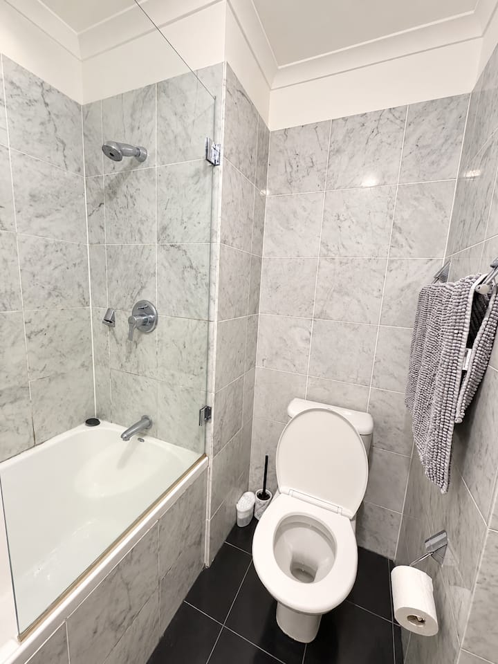 Sample Website Simple One Glebe 2BR | Free Parking | Next to Broadway - Apartments for Rent in ...