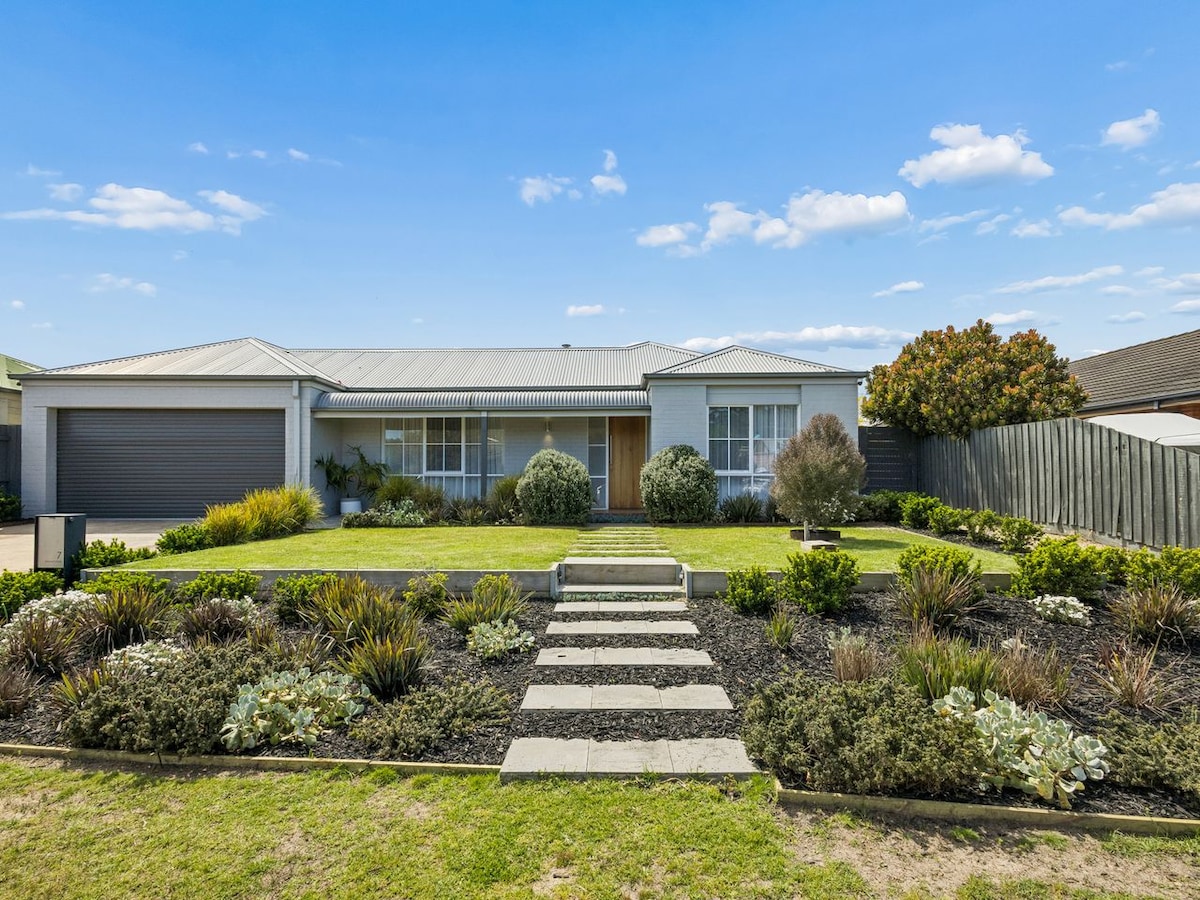 Family Beach Holiday with Heated Pool - Houses for Rent in Mount Martha ...