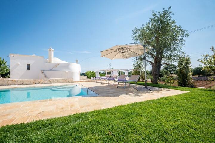 Trullo Apulia: swimming pool, jacuzzi & steam room gallery image 2