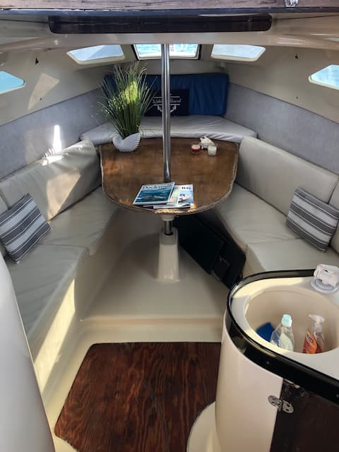 Popular Airbnb listing: Hunter 26 Sailboat in Miami