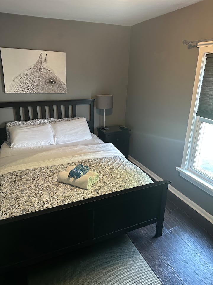 Beautiful Room Close To Attractions! - Niagara Falls