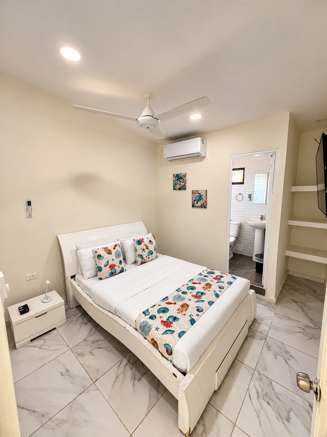 Caribbean-style double room, A/C · Historic Center in Cartagena ...