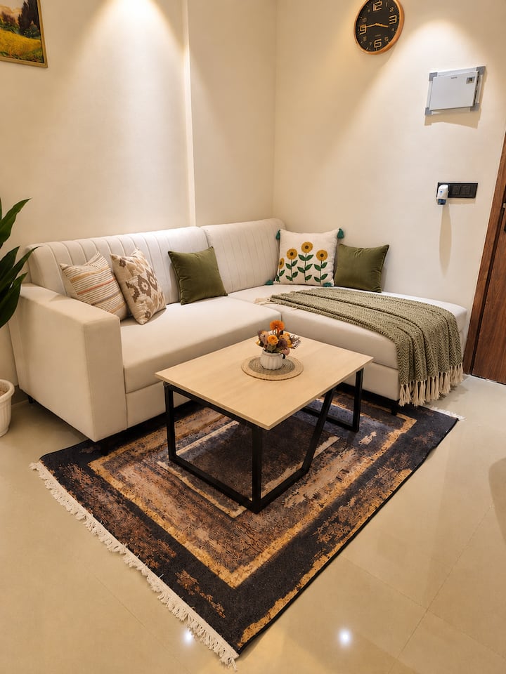 Emerala Pool Emerald |Cozzy stays|City Centre, Gym, Pool, Wi-fi - Flats for Rent in ...