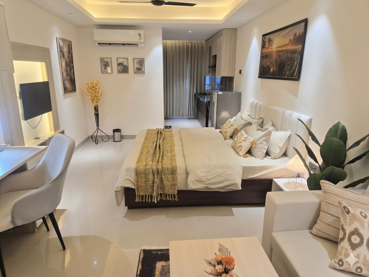 Emerald |Cozzy stays|City Centre, Gym, Pool, Wi-fi - Flats for Rent in ...