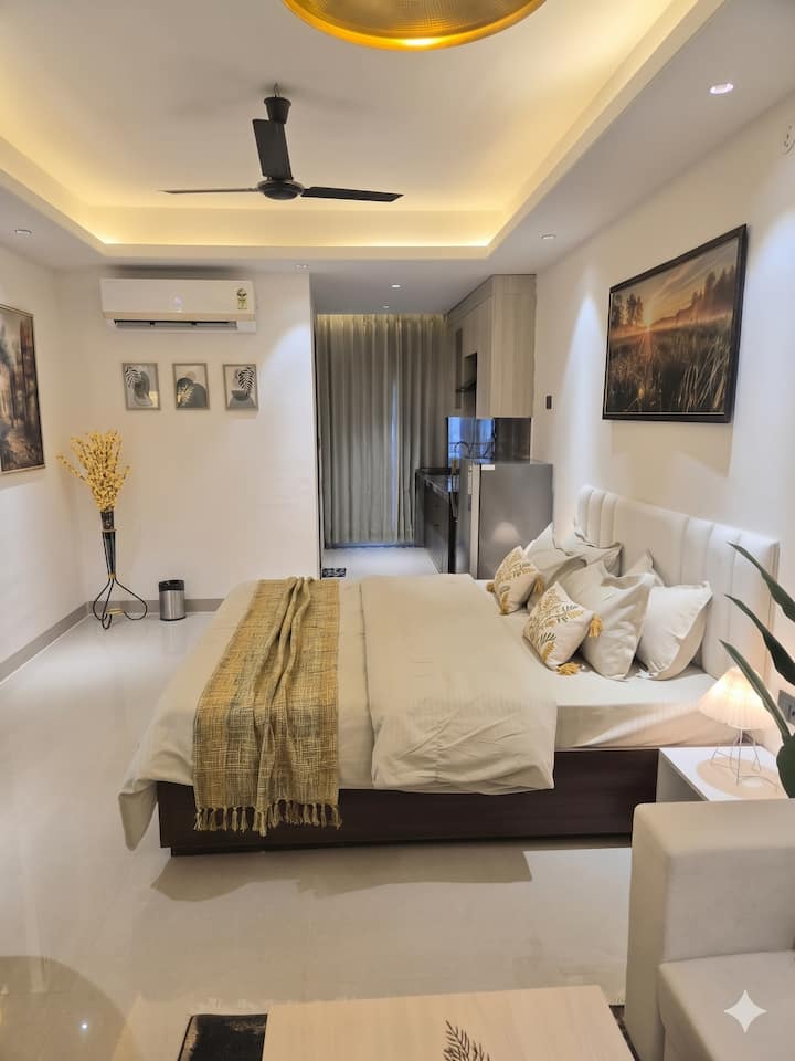 Emerala Pool Emerald |Cozzy stays|City Centre, Gym, Pool, Wi-fi - Flats for Rent in ...