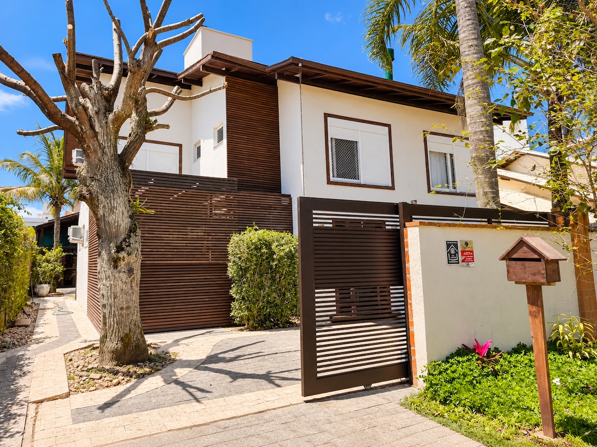 High-end house 300 meters from the beach - Houses for Rent in ...