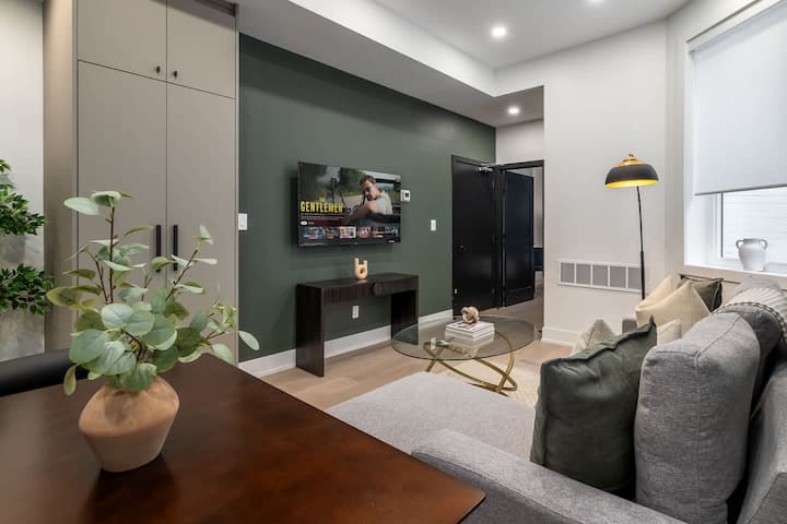 Sample Website Simple One Parkdale 2BR Getaway | Queen West & Free Parking - Flats for Rent in ...
