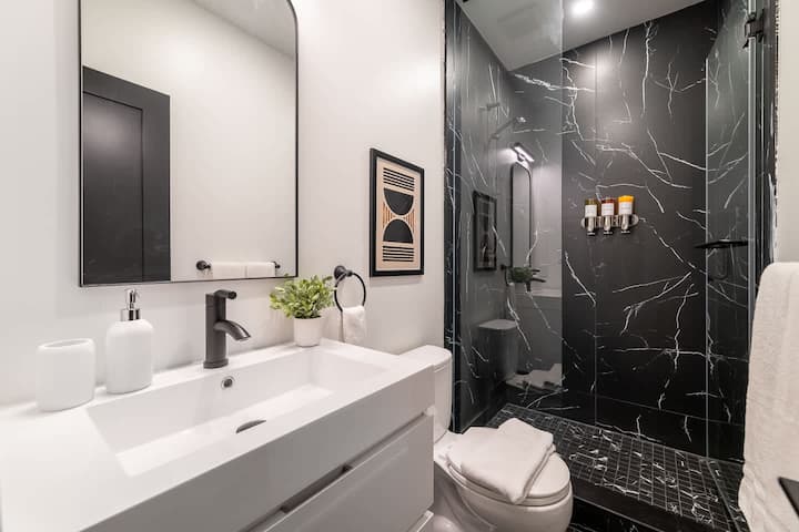 Sample Website Simple One Parkdale 2BR Getaway | Queen West & Free Parking - Flats for Rent in ...