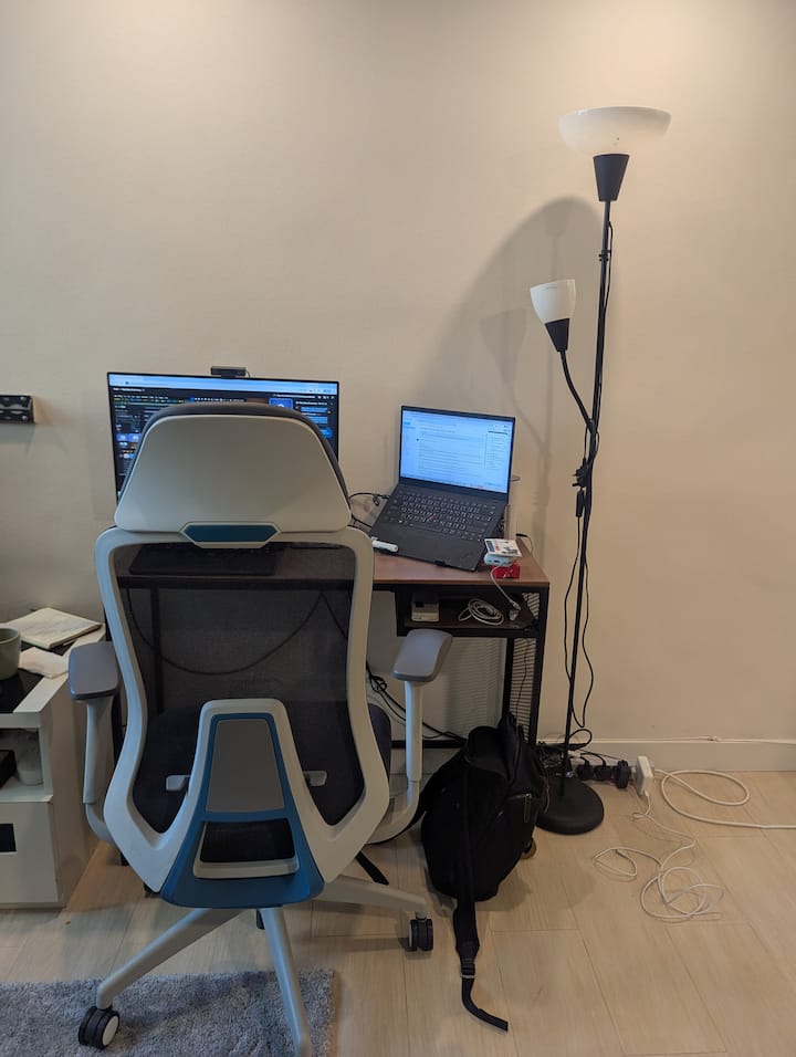 Flat in Soho Mid Levels with Lift and Workspace - Apartments for Rent ...
