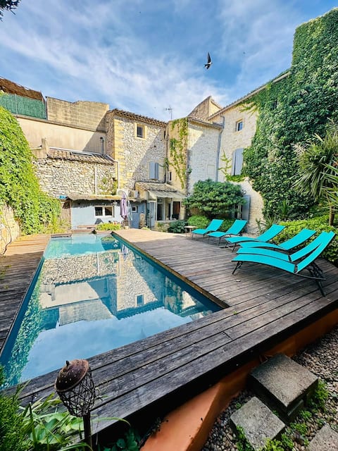 La Maison du Barry swimming pool