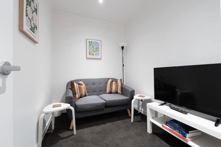 Cosy 1 Bedroom City Escape in Central Auckland - Apartments for Rent in ...