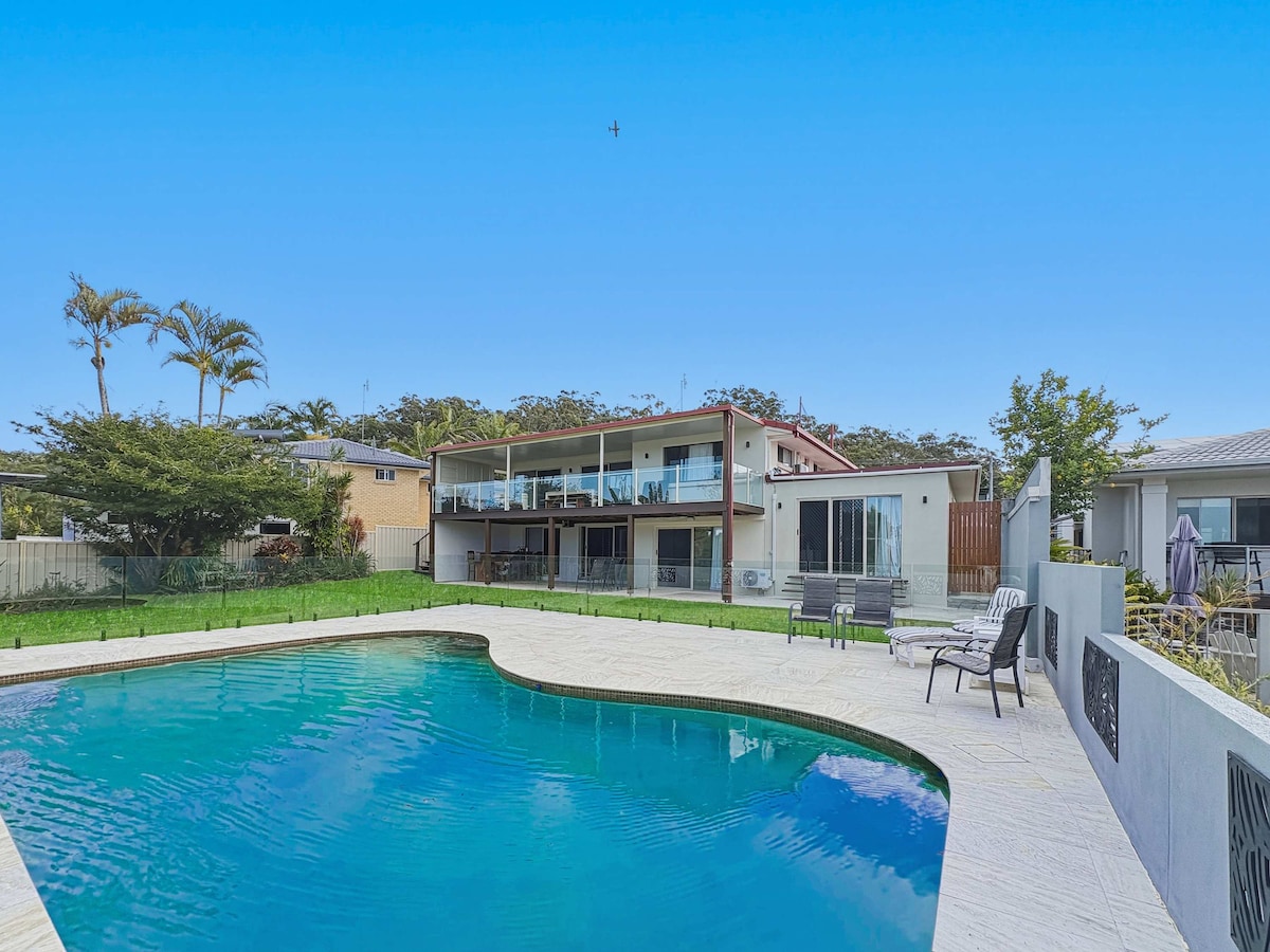 Aroona Pool Home with Views, Games Room & Fire Pit - Houses for Rent in ...