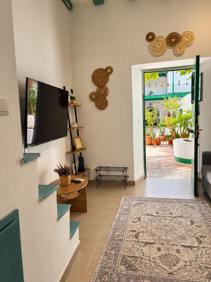 Studio with mezzanine in a courtyard building next to Las Setas ...