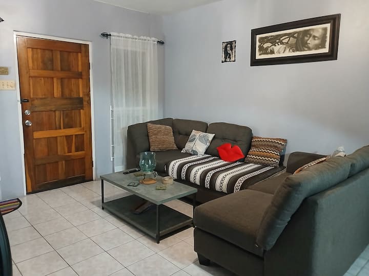 Tropical Breeze Villa  4 Bedrooms With Pool - Jamaica
