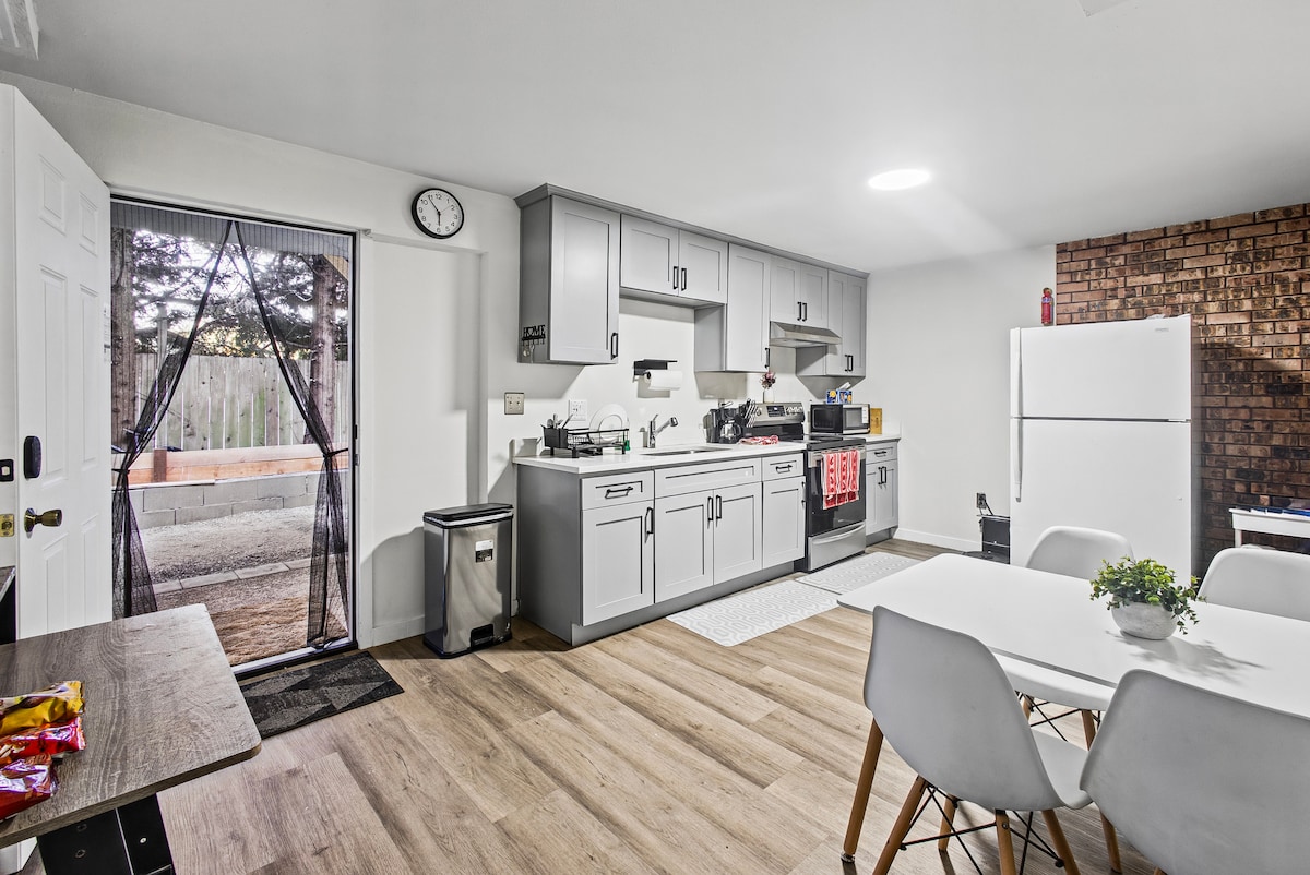Remodeled 2bedroom Basement Unit Separate Access - Houses for Rent in ...