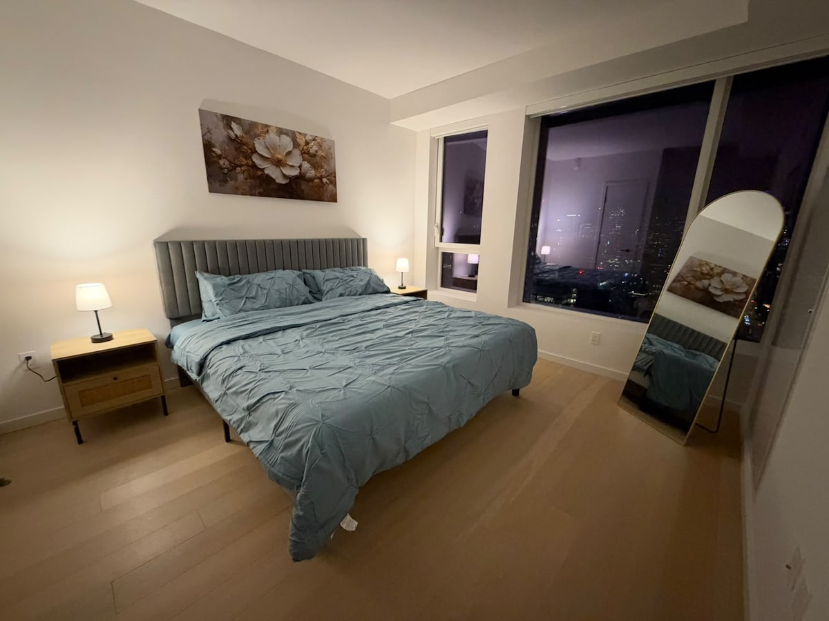 Skyline View High-Rise | Pool, Gym & Luxe Design - Apartments for Rent ...