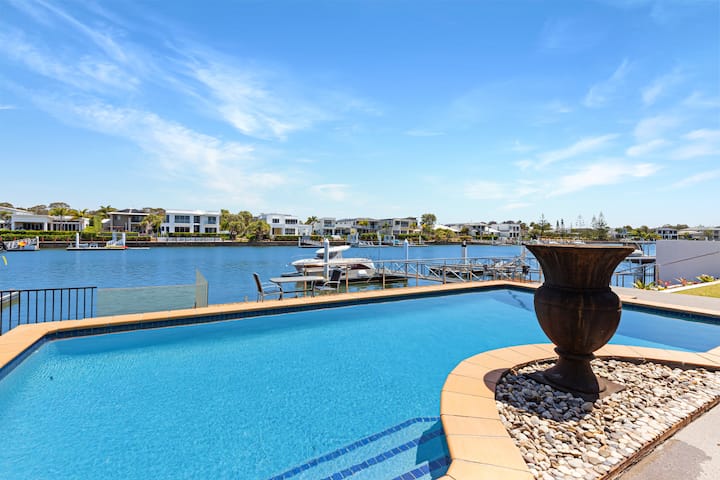Wate Pool Corporate Retreat on the Water | Sleeps 17 | Pool - Houses for Rent in ...