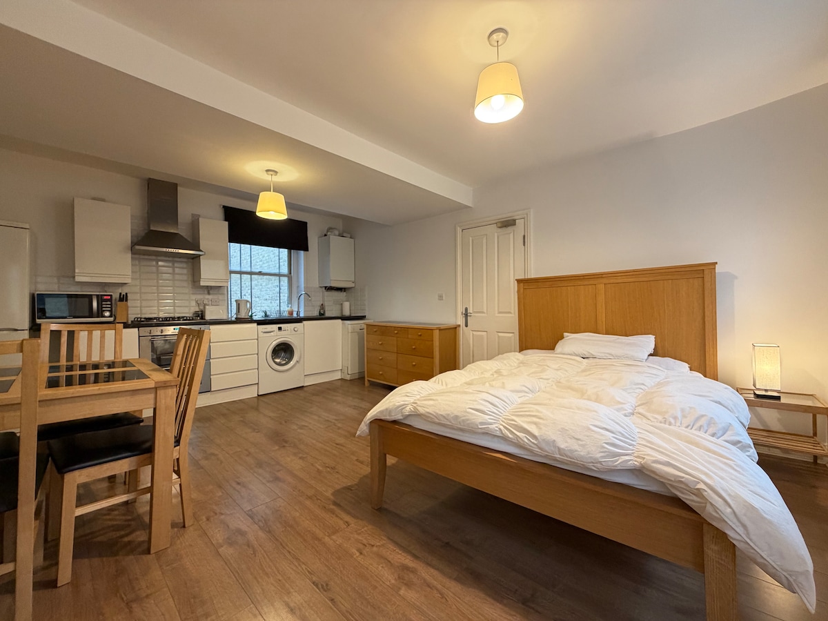 Centrally Located Studio Flat by Angel Station - Apartments for Rent in ...