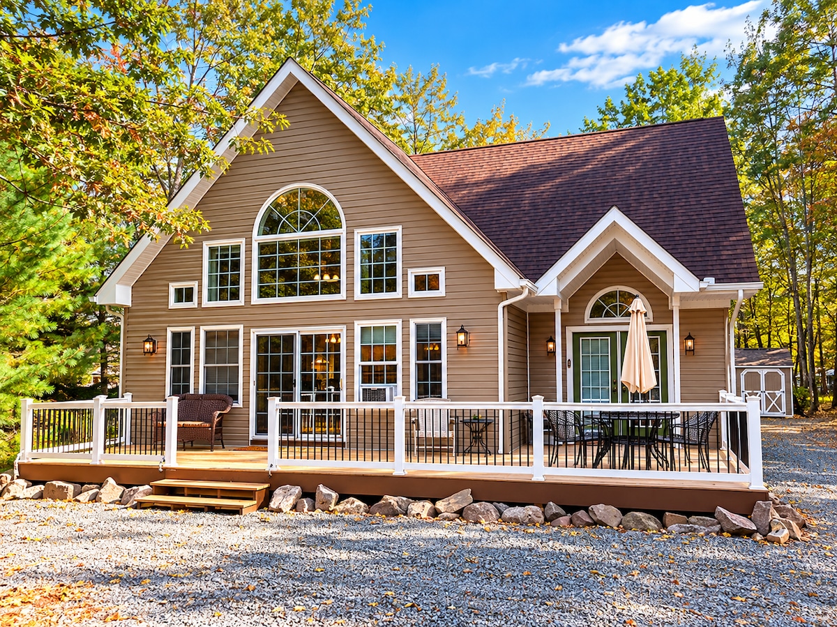 Peak Fun Cabin: Fireplace, Games & Mountain Views - Cabins for Rent in ...