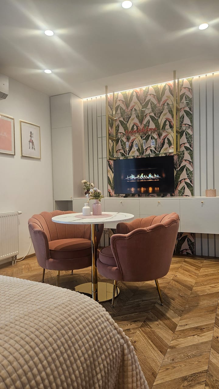 Color Apartment/Little Rose & 24h self check-in - Apartments for Rent ...