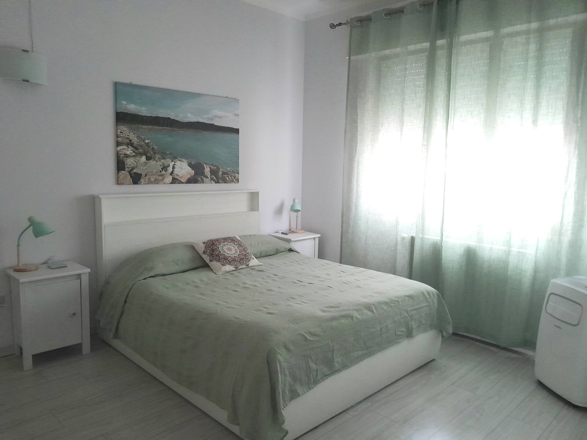 Beach house great for kids and pets, garden