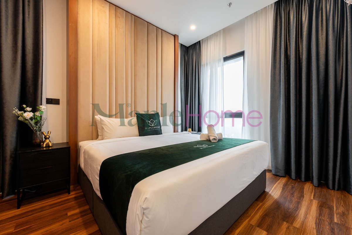 Deluxe 3BR Balcony Suite w Outdoor Swimming Pool - Apartments for Rent ...
