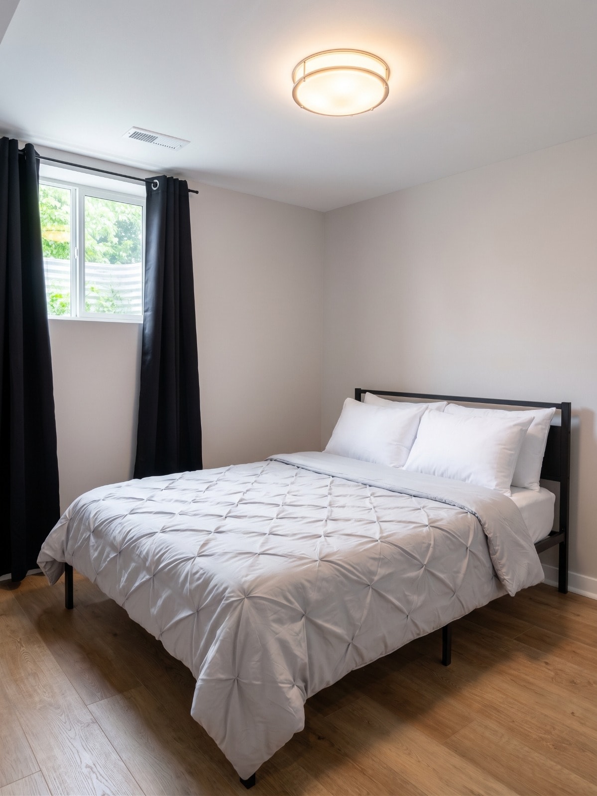 Quiet Work Room near Niagara College - Houses for Rent in Welland ...
