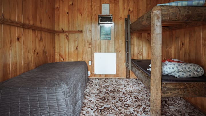 Schlafzimmer 6