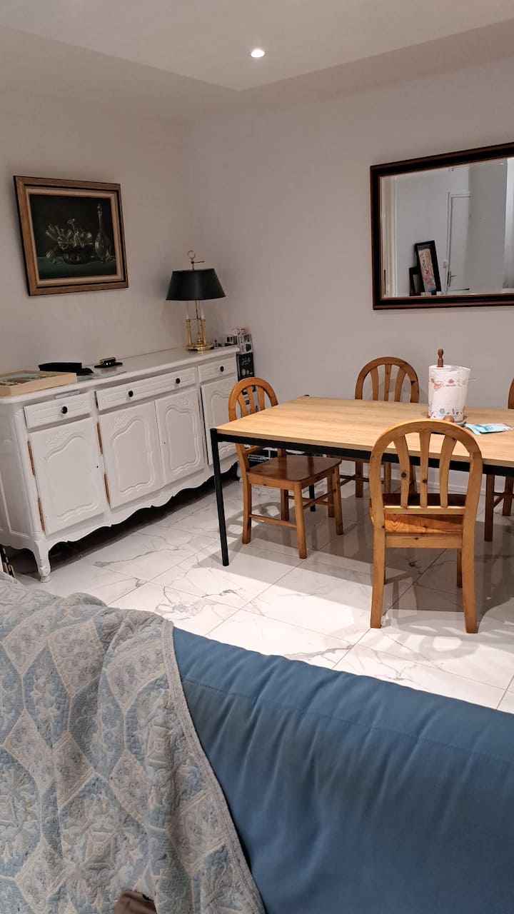 Room in a local's home - Apartments for Rent in Le Petit-Quevilly ...