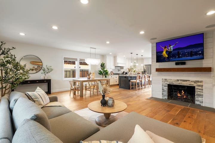 Lux Coastal Dream: Heated Pool Near Beach/disney - Seal Beach, CA