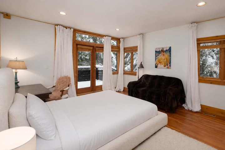 Bedroom 4. Main floor.