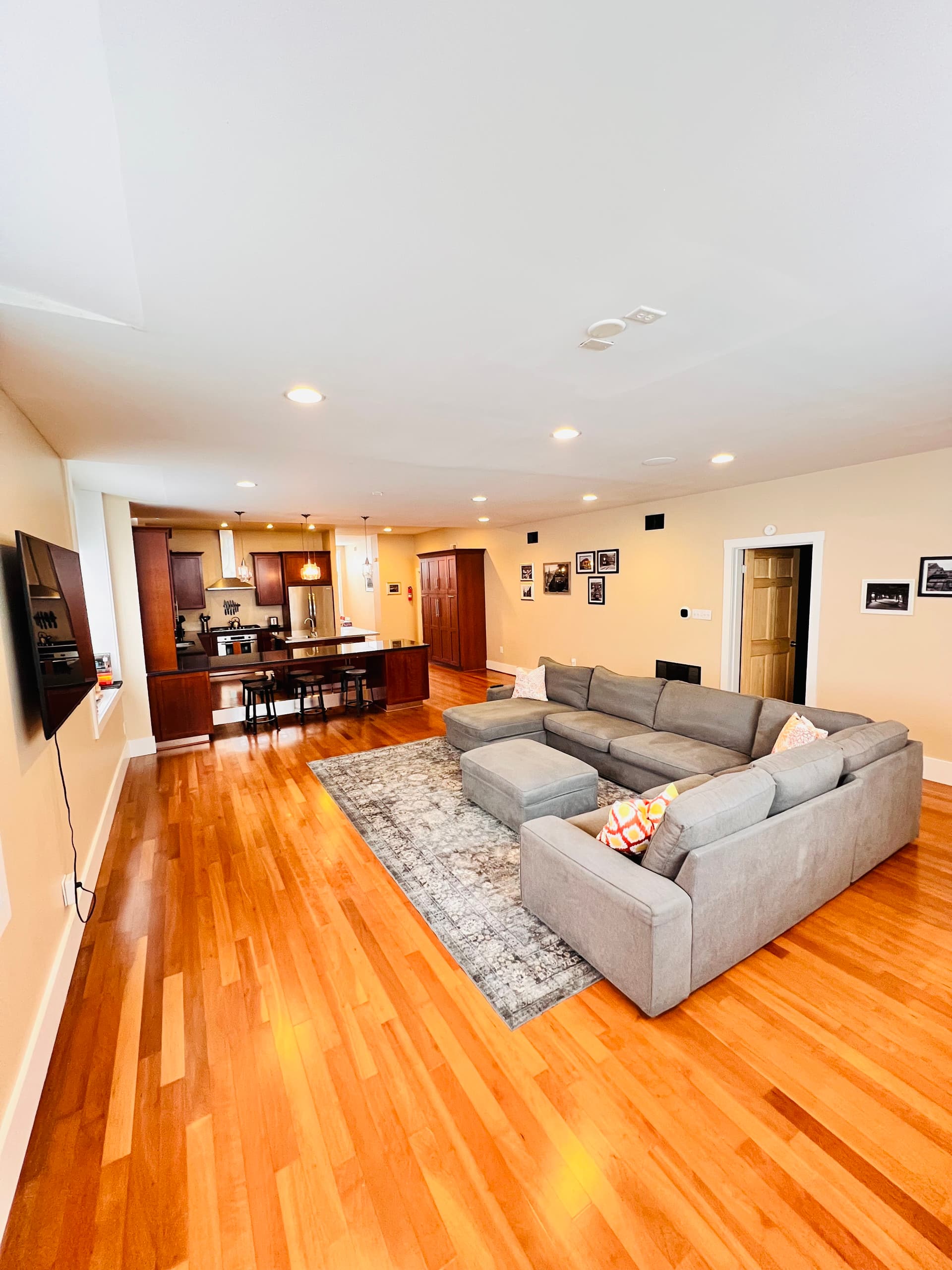 Spacious Modern Home • Rooftop Deck — foto 3