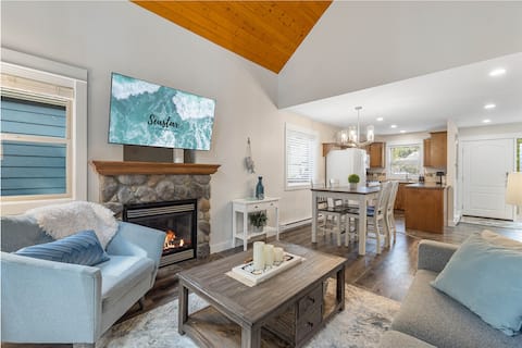 Impeccable Oceanside Village Retreat!